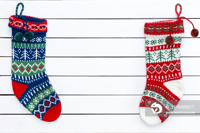 两只彩色花纹圣诞袜