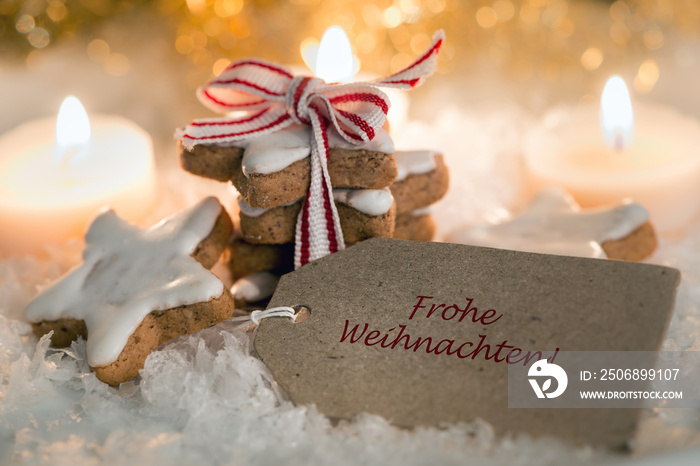 Weihnachtskarte-Frohe Weihnachten-mit Zimtsternen und Schnee