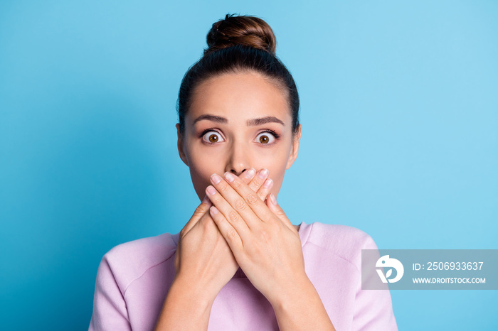 Close-up portrait of her she nice-looking attractive pretty funky stunned brown-haired girl closing 