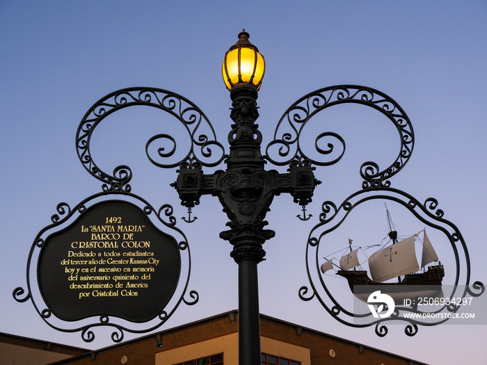 The Santa Maria light in Country Club Plaza in Kansas City