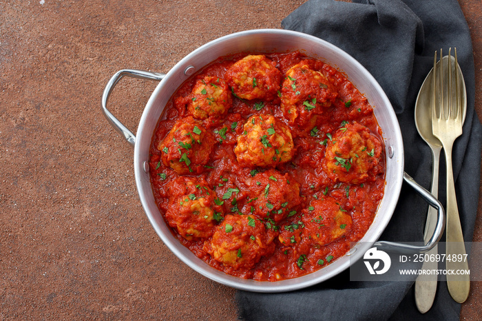 pasta con Polpette polpette con pomodoro e fritte