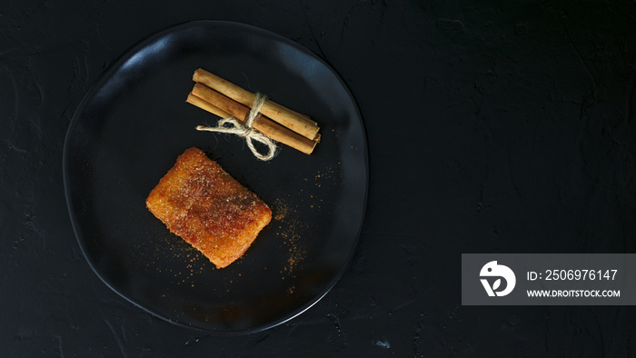 leche frita con canela, postre típico y tradicional de la cocina española