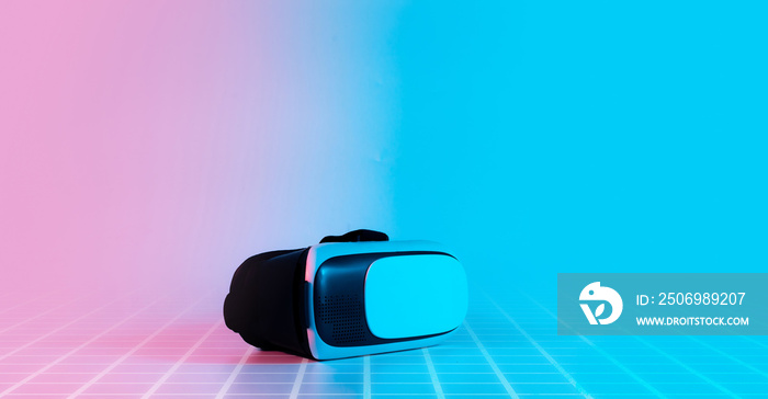 虚拟现实VR背景。未来霓虹灯技术背景下的3d数字眼镜。网络空间ga
