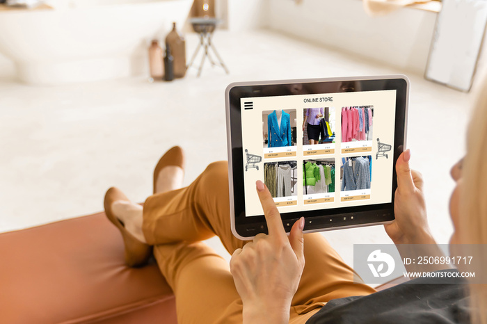 Woman shopping for clothes online. woman using tablet