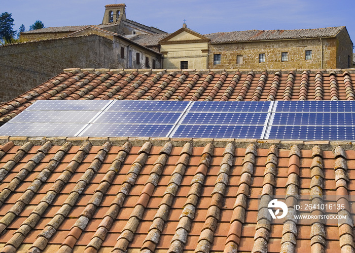 tetto fotovoltaico con pannelli solari integrati