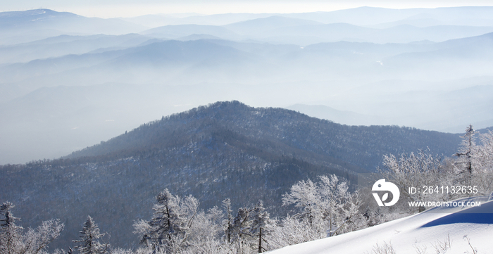 山脉雪景