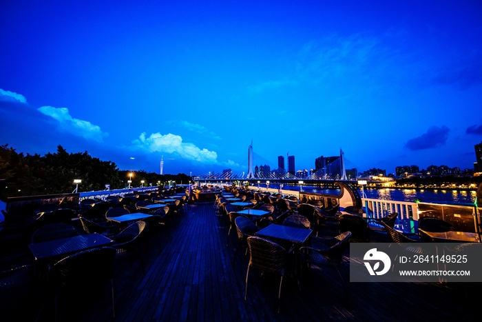 广州珠江水上餐厅夜景