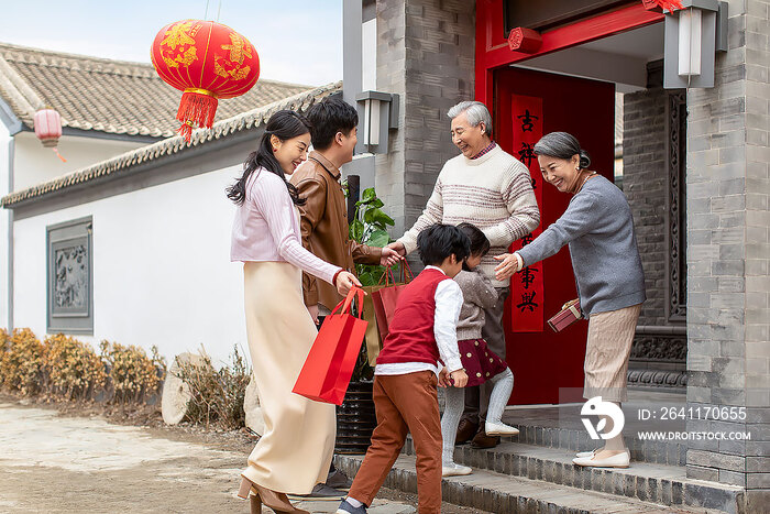 快乐家庭庆祝新年