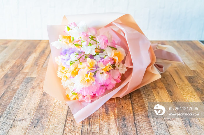 スイートピーの花束で笑顔をお届け