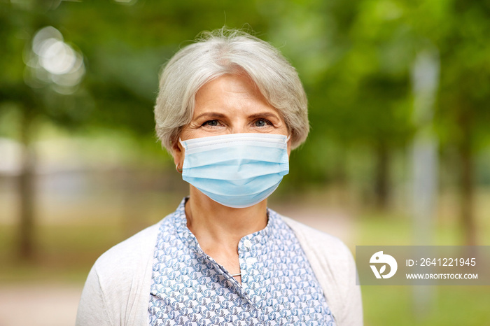 健康、安全和流行病概念——戴防护医用口罩的老年妇女画像