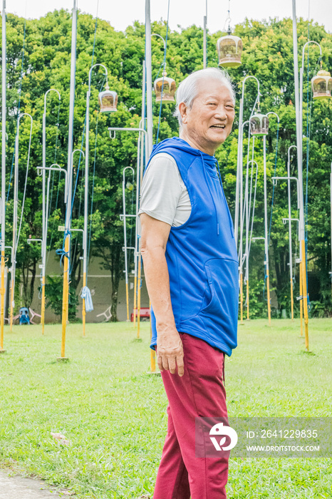 An active aging elderly who is a bird collector