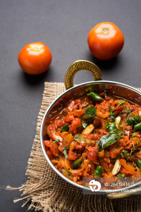 番茄咖喱或萨布齐或萨布吉或酸辣酱，主菜的流行印度蔬菜菜单