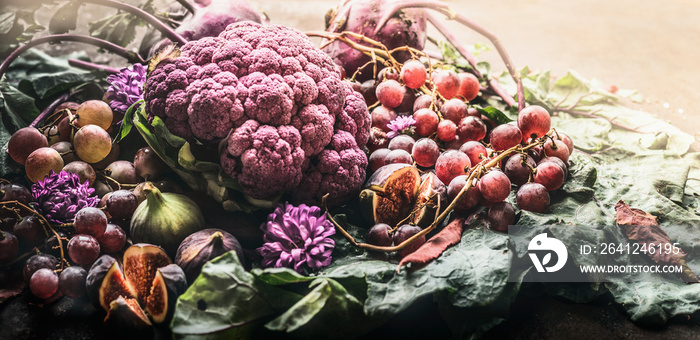 各种秋季紫色水果和蔬菜，特写