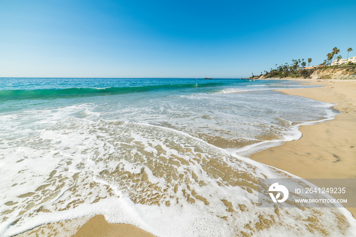 Turquoise water in Laguna Beach