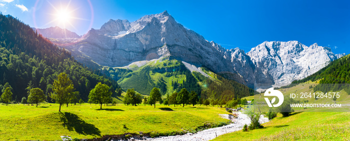 Panorama Landschaft im Allgäu, Bayern, im Frühling