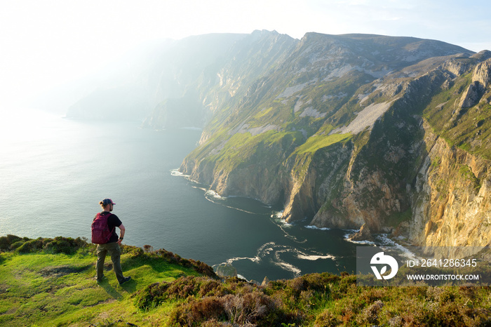 Slieve League，Irelands最高的海崖，位于多尼戈尔西南部，沿着这条壮丽的海岸线