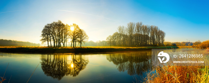 Sonnenaufgang am Fluss