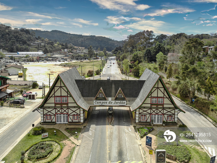 Gateway to the tourist city of Campos do Jordão.