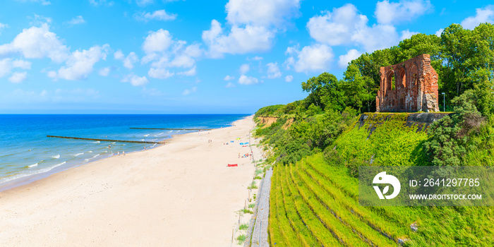 波兰波罗的海海滩Trzesacz村旧教堂废墟全景