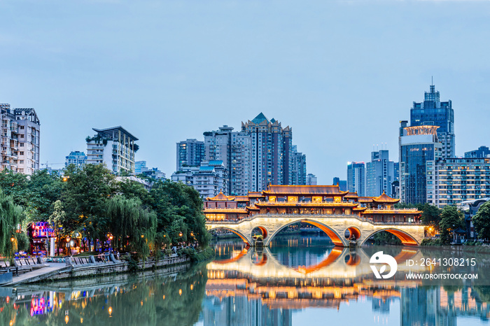 中国四川省成都市安顺大桥夜景