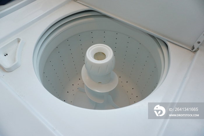 Top load washing machine with lid open