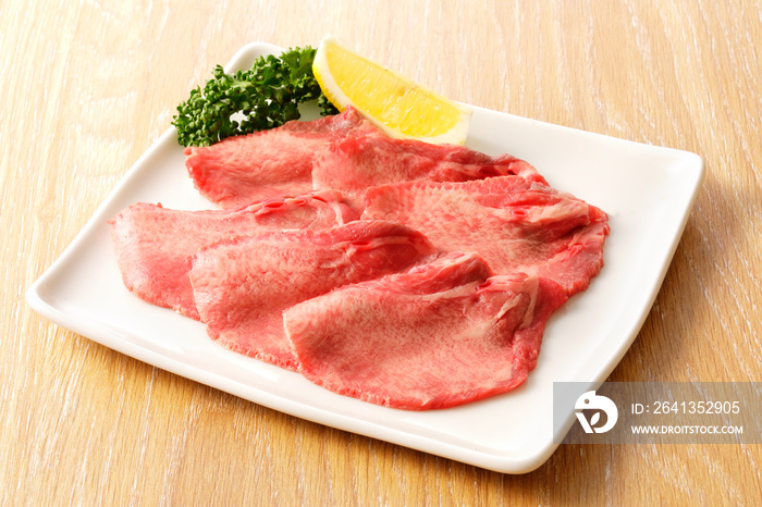 薄切り牛タン　Thin-cut Gyutan (Sliced beef tongue)