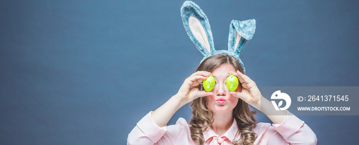 Frohe Ostern( Frau mit Osterhasen Ohren)