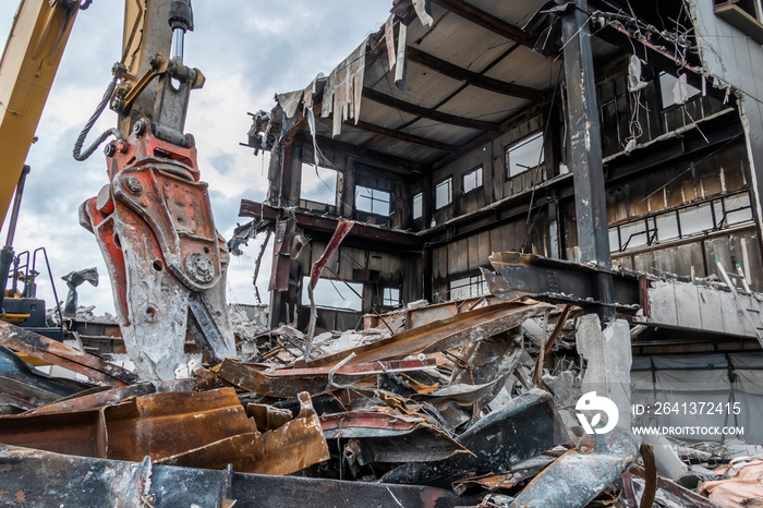 建築物件解体現場(許可済み且つ、既に存在しない物件です)　Demolition of buildings