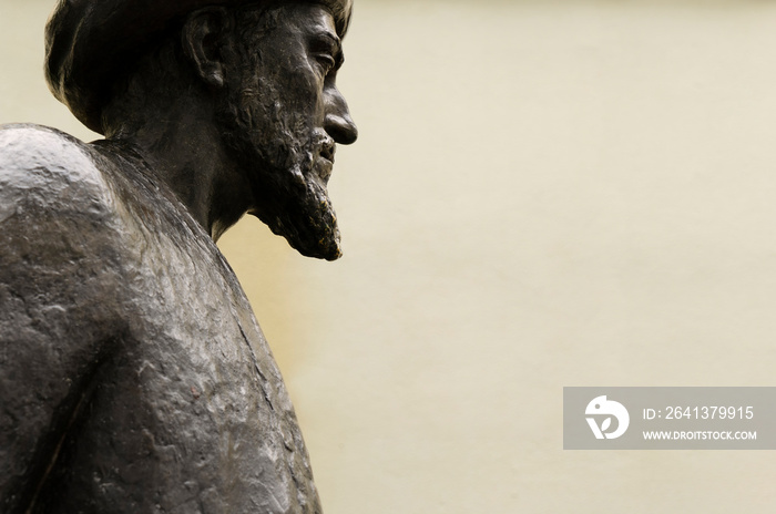 西班牙科尔多瓦犹太哲学家摩西·本·迈蒙或本·迈蒙尼德铜像1135-1204