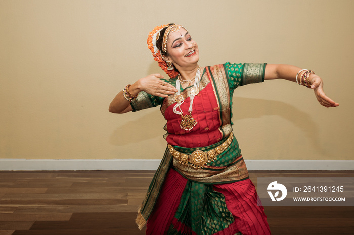 Kuchipudi舞者分享她的舞蹈传统