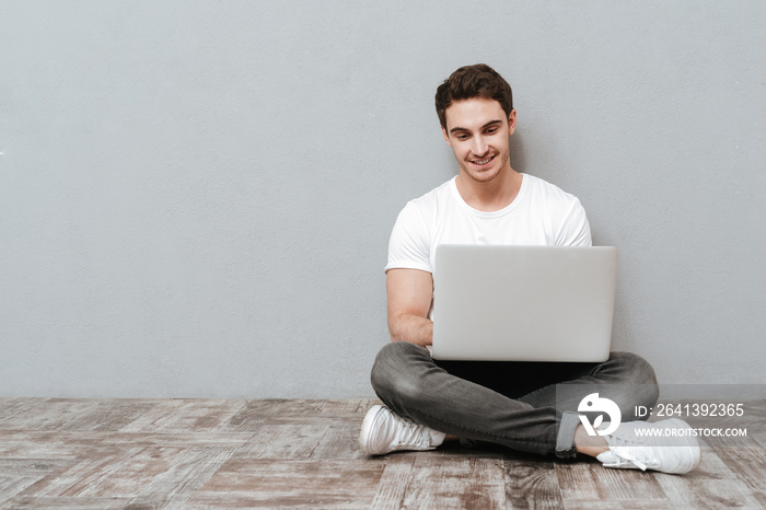 Man sitting with laptop