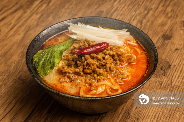 たんたん麺　(Tantan noodles) is a very spicy noodle 