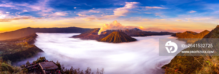 从布罗莫腾格里Penanjakan火山的角度看日出时的布罗莫火山（Gunung Bromo）