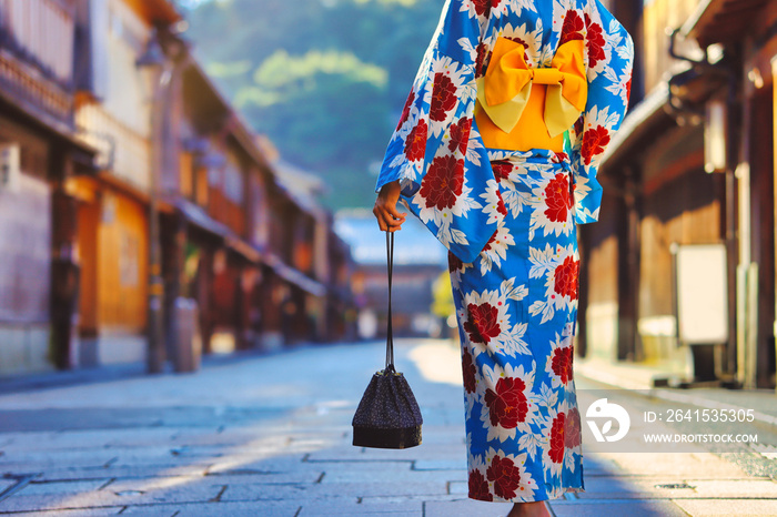 浴衣姿の女性