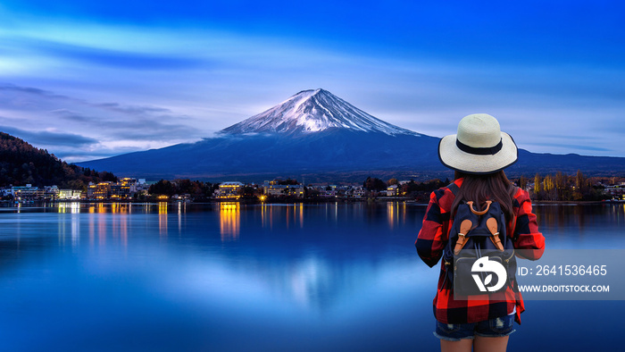 Woman traveler with backpack looking to Fuji mountains in Japan.