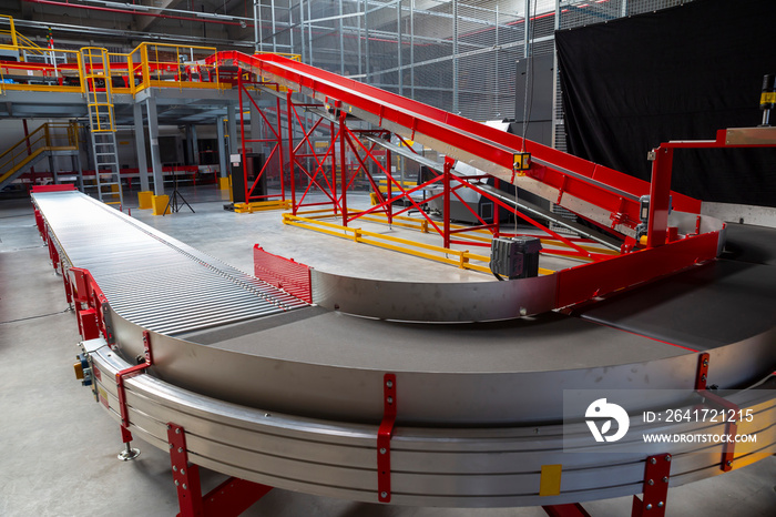 Conveyor sorting belt at distribution warehouse