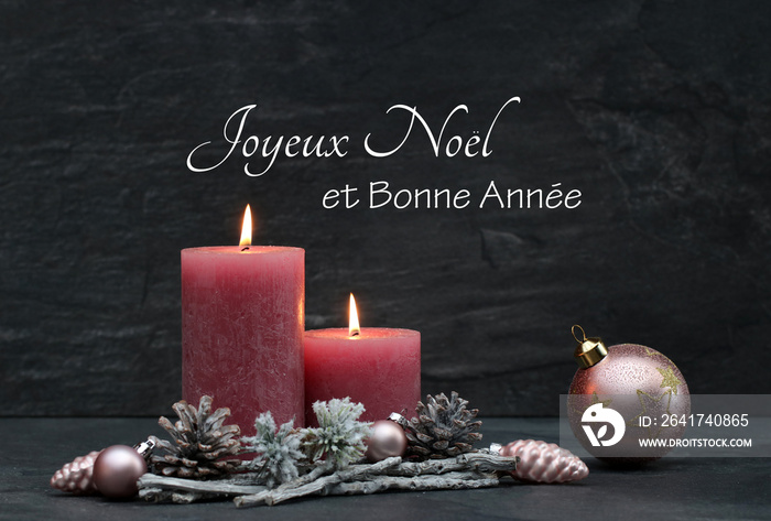 Carte de Noël : bougies avec des décorations de Noël et le texte Joyeux noël et bonne année