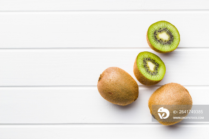 Halved kiwi fruit.