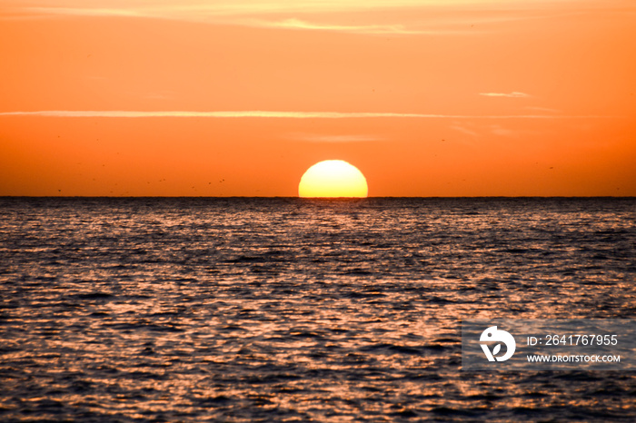 太阳落海