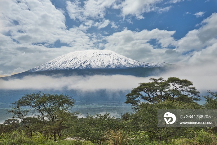 坦桑尼亚的Schneebedeckten Kilimandscharo Bilder von dem