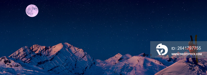 在美丽的冬雪中滑雪，欣赏瑞士著名山脉的壮丽景色Mt Fort.The matterhorn