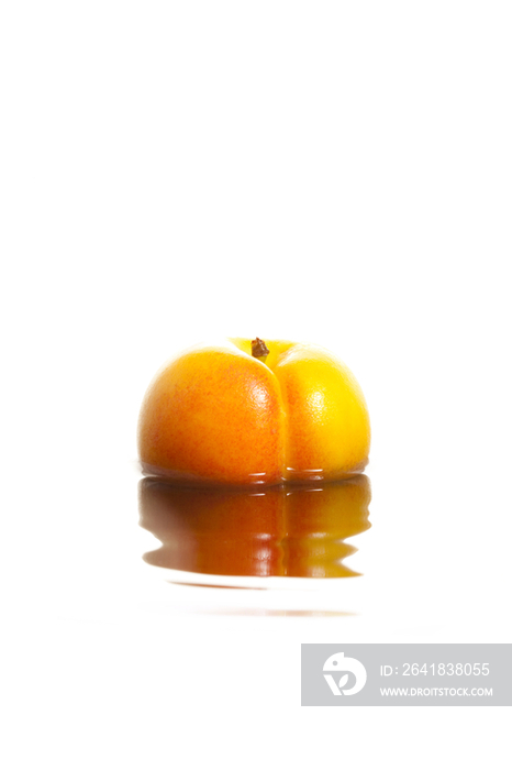 水中的杏