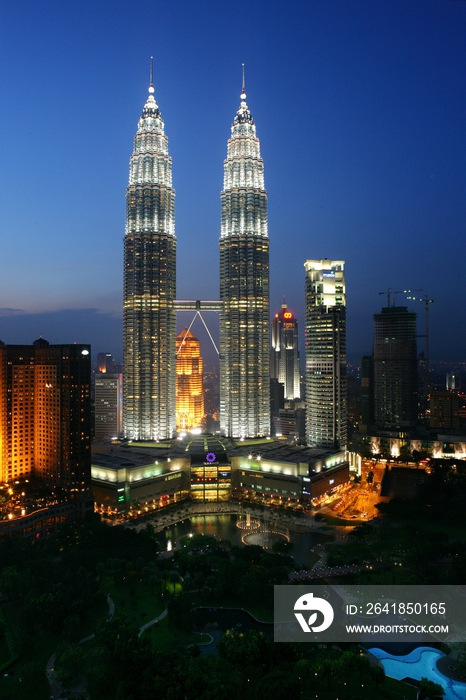 马来西亚城市建筑夜景