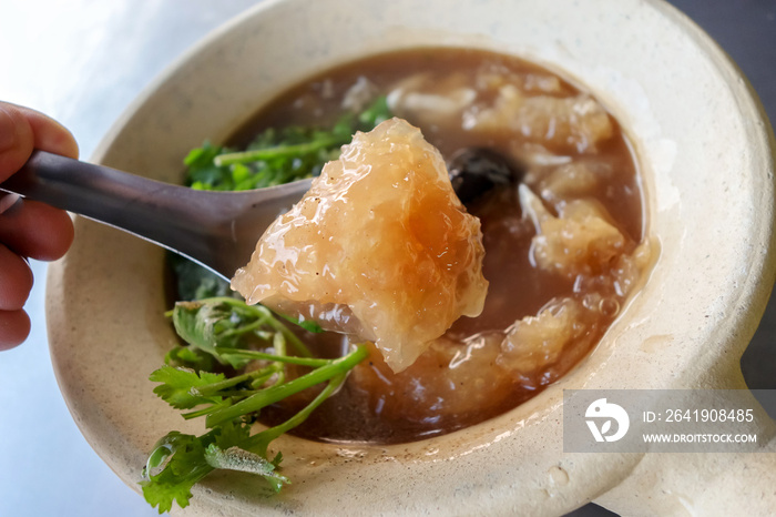 中国人最喜欢的街头美食汤，蟹肉鱼肚汤和香菜什锦