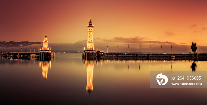 Hafeneinfahrt von Lindau Bodensee bei Nacht