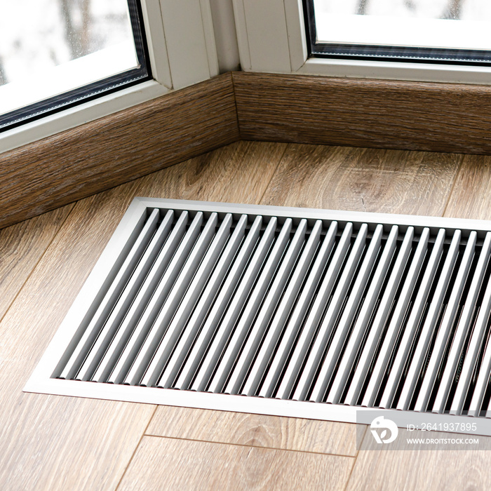 Protective grille mounted on the floor to heat the panoramic window