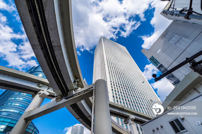 池袋の高層ビルディングとカーブを描く高速道路 / High-rise buildings in Ikebukuro and elevated highways. Toshima, Tokyo, Jap