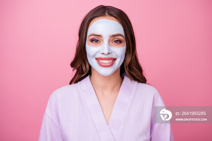 Photo portrait of happy smiling young woman wearing bathrobe pampering skin applied hydrating peelin