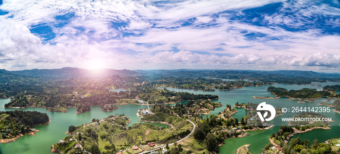 Panorama der Seenlandschaft von Guatape in Kolumbien