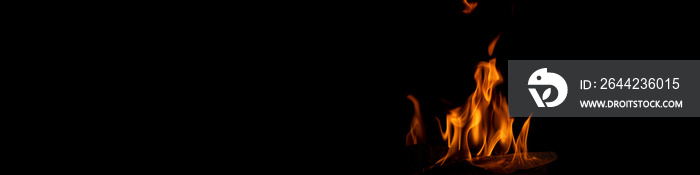 Banner 4x1 playing tongues and reflections of flame on a black background